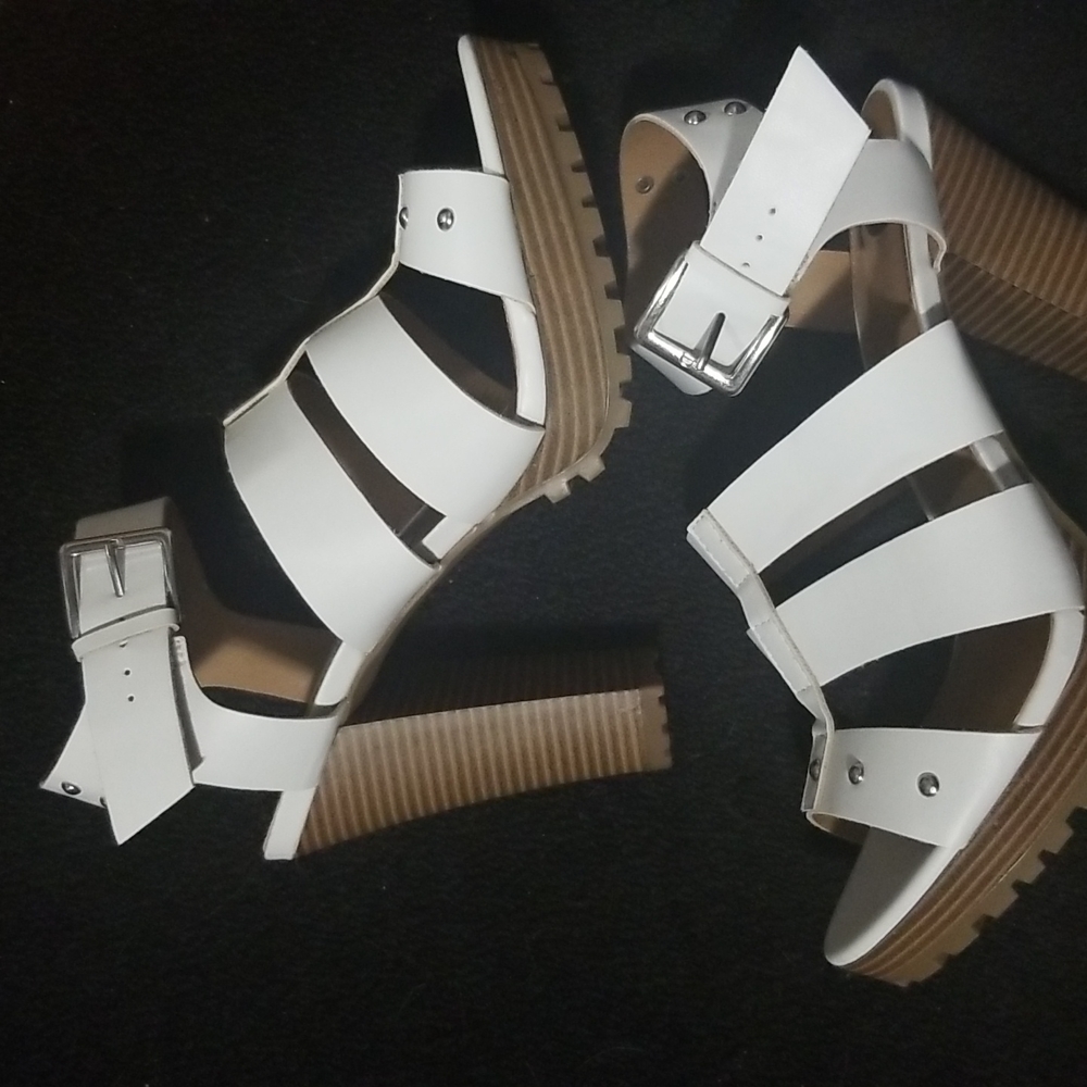 White heeled sandal-NWOT